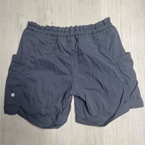 Size 6 women’s Lululemon athletica drawstring shorts W14